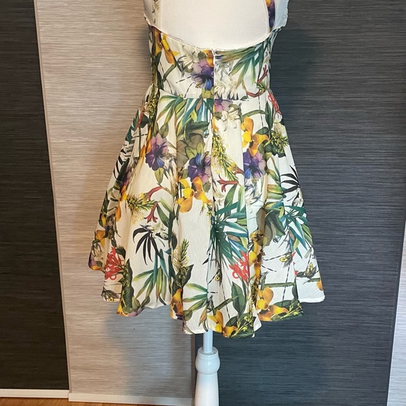 Pretty Floral Summer 👗 Dress - Picture 5 of 10